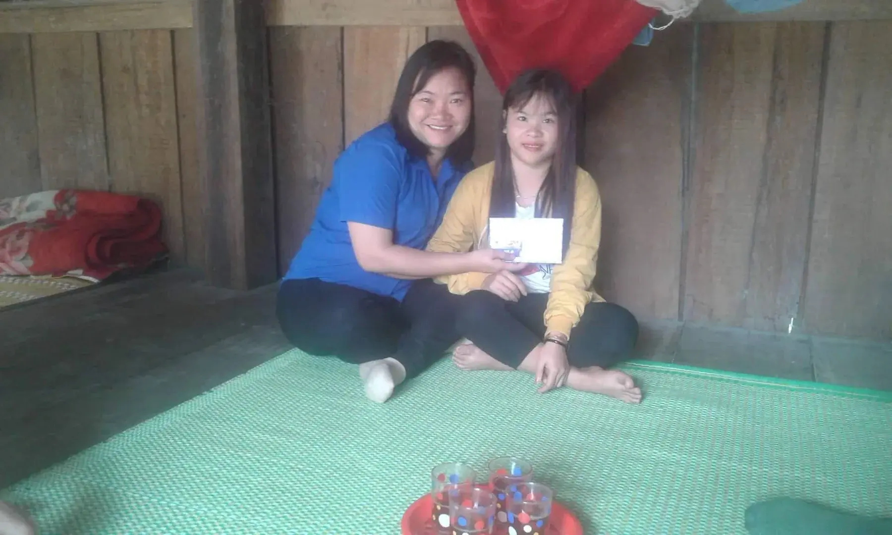 Hồ Thị Phương meeting with an Albrecht Fund supporter