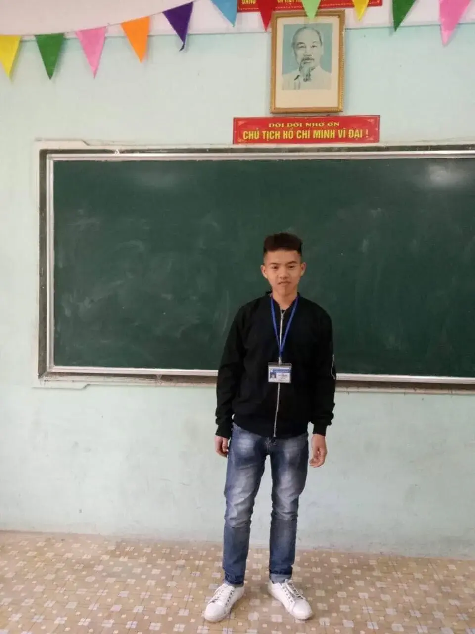 School portrait of Phan Văn Khải