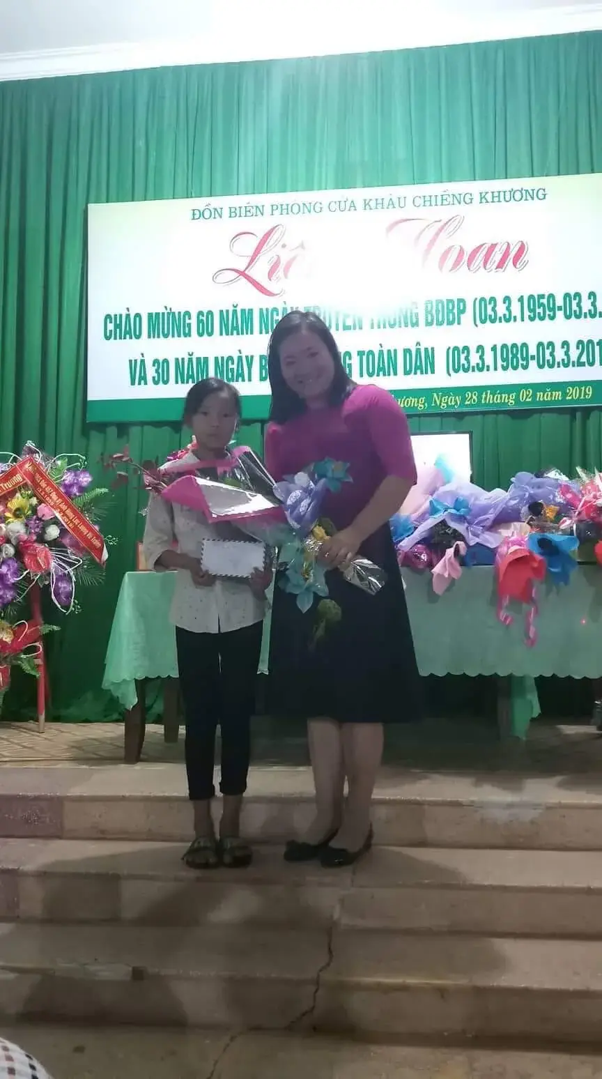 Vũ Khánh Ngọc receiving educational support