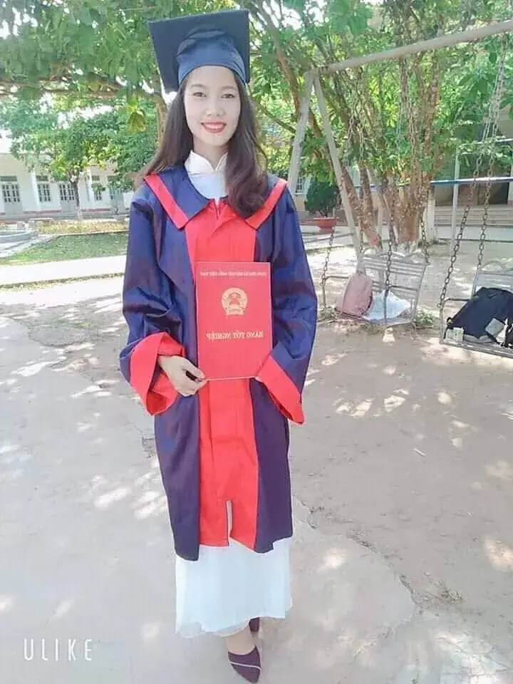 Lì Gò Pa celebrating graduation with her diploma