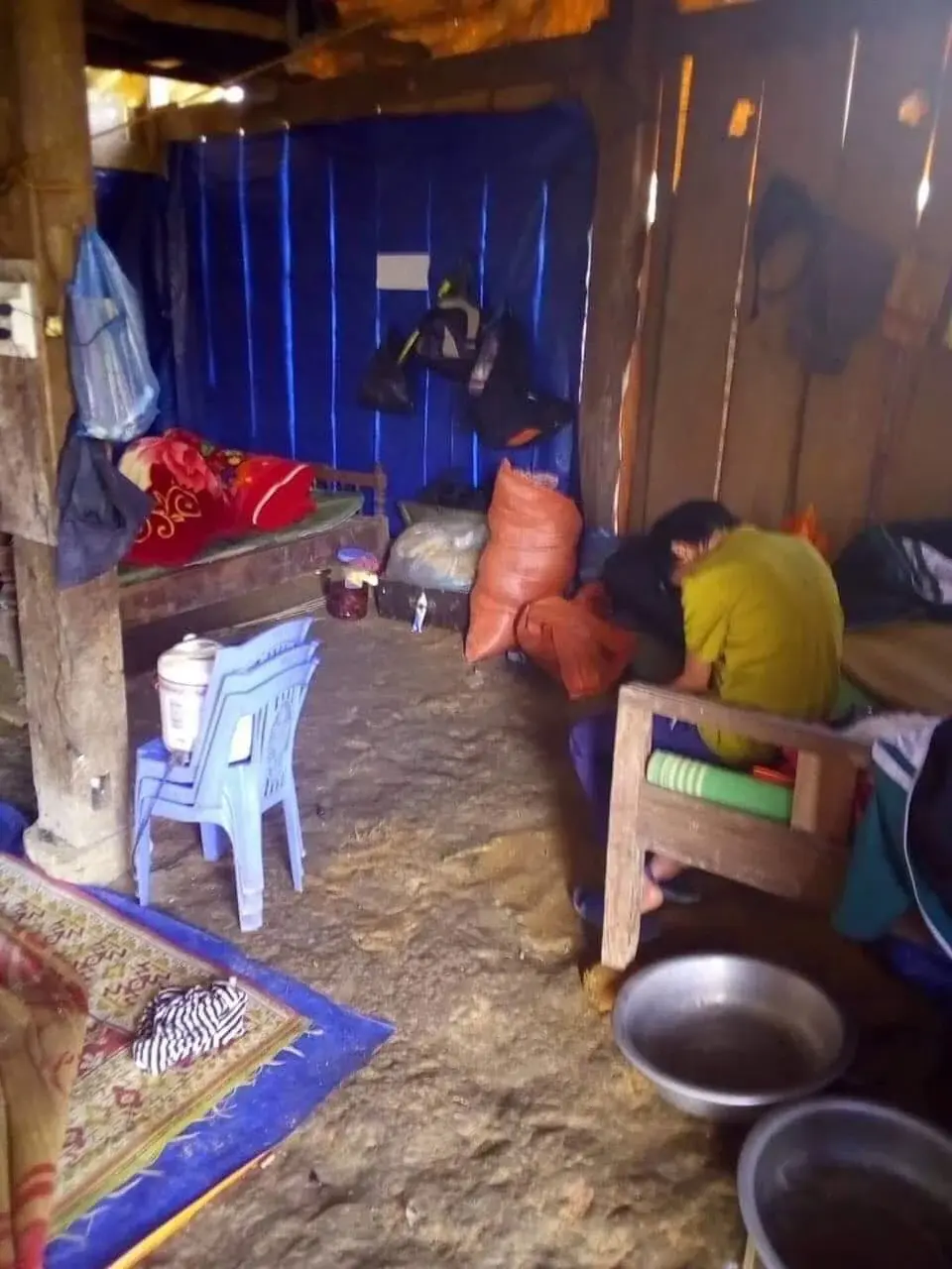 Phan Văn Khải at home with family